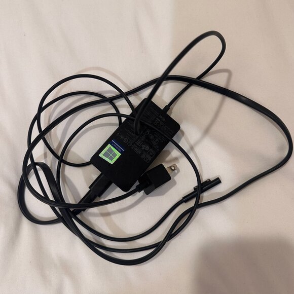 Refurbished NEW Microsoft Surface with attachable keyboard, pen, charger… - Picture 7 of 13